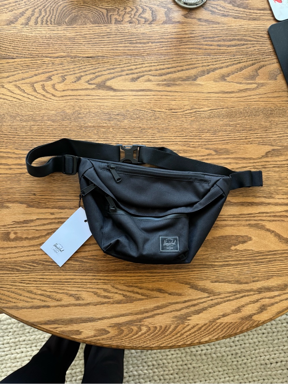 Herschel Pop Quiz Hip Pack in Black